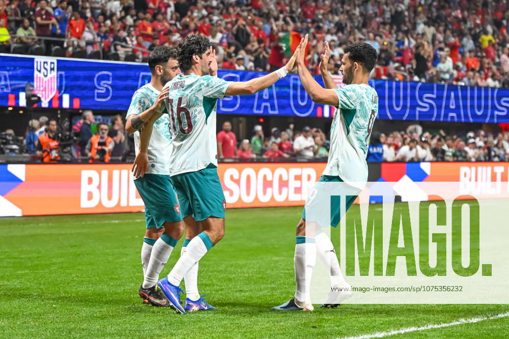 ATLANTA, GA - MARCH 31: Portugal forward Francisco Trincao(16) celebrates with teammates after his first half goal during the International Friendly, Länderspiel, Nationalmannschaft match between Portugal and the United States soccer teams on March 31, 2026, at Mercedes-Benz Stadium in Atlanta, GA. (Photo by John Adams Icon Sportswire) SOCCER: MAR 31 USA vs Portugal Icon26033100118