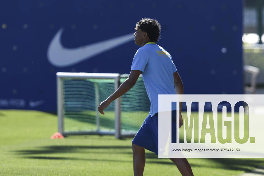 Lamine Yamal during the training day of FC Barcelona, Barca ahead the Spanish League, Laliga EA Sports, football match against Atletico de Madrid at Ciudad Esportiva Joan Gamper on April 03, 2026 in Sant Joan Despi, Barcelona, Spain. FC Barcelona Training And press conference, PK, Pressekonferenz - LaLiga EA Sports - ZUMAa181 20260403_zaa_a181_011