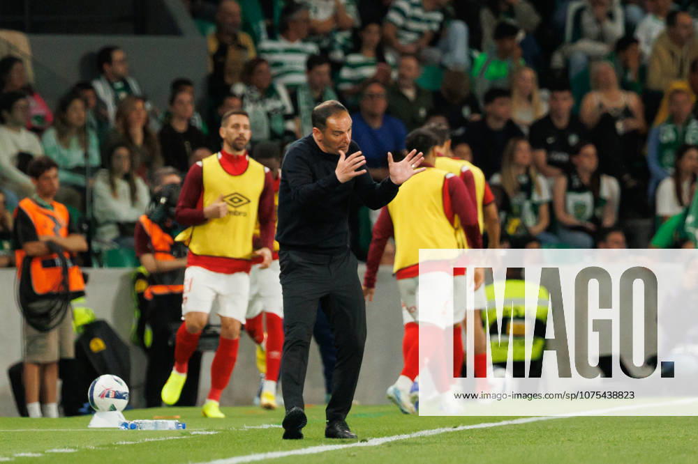 Petit seen during Liga Portugal game between teams of Sporting CP and CD Santa Clara at Estadio Jose Alvalade (Luis Loureiro Ball Raw Images PT) Lisbon Estadio Jose Alvalade Portugal