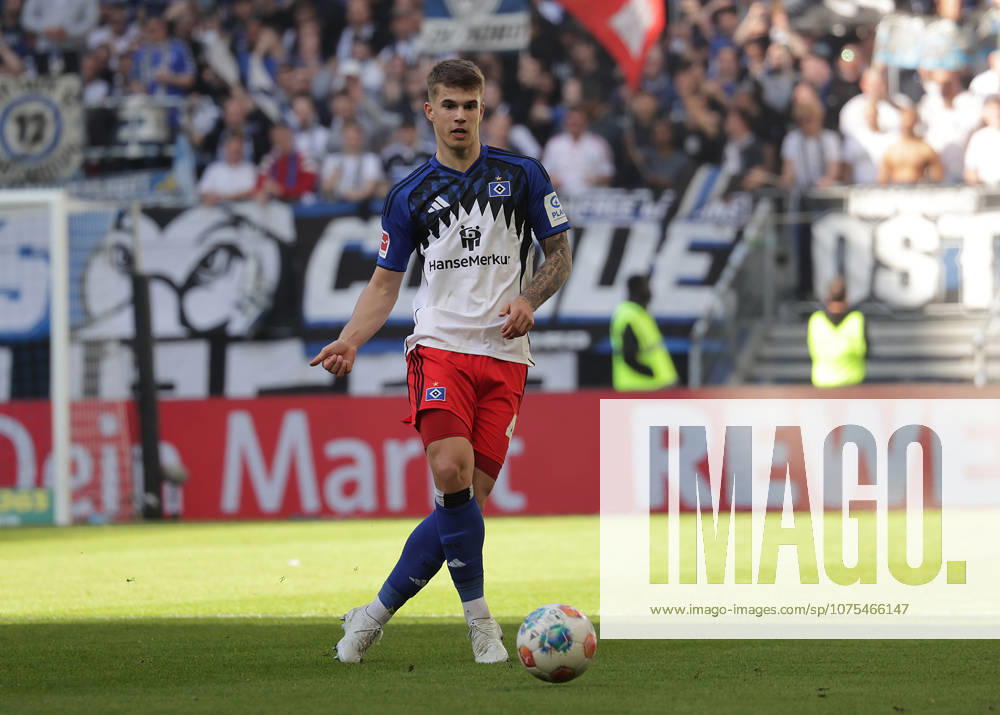 Luka Vuskovic (HSV) Fussball, Herren, Saison 2025 2026,1.Liga, Volksparkstadion, Hamburger SV gegen FC Augsburg, 1-1 DFL REGULATIONS PROHIBIT ANY USE OF PHOTOGRAPHS AS IMAGE SEQUENCES AND OR QUASI-VIDEO.