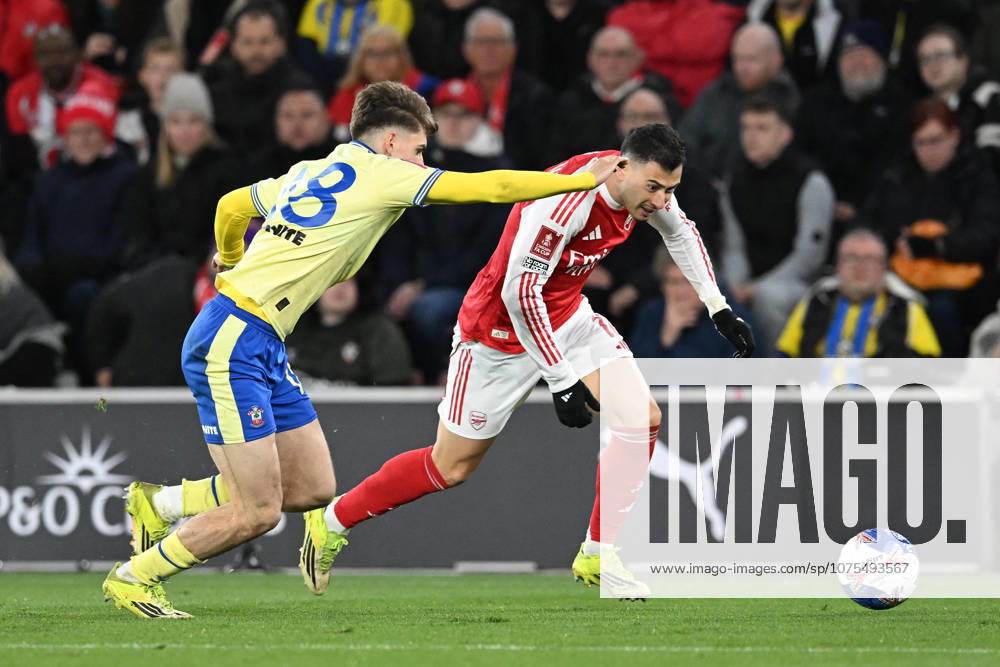 Southampton v Arsenal, FA Cup Gabriel Martinelli (11) of Arsenal on the attack battles for possession with Tom Fellows (18) of Southampton during the FA Cup match between Southampton and Arsenal at the St Mary s Stadium, Southampton, UK on 4 April 2026. Southampton St Mary s Stadium Hampshire UK Editorial use only ,