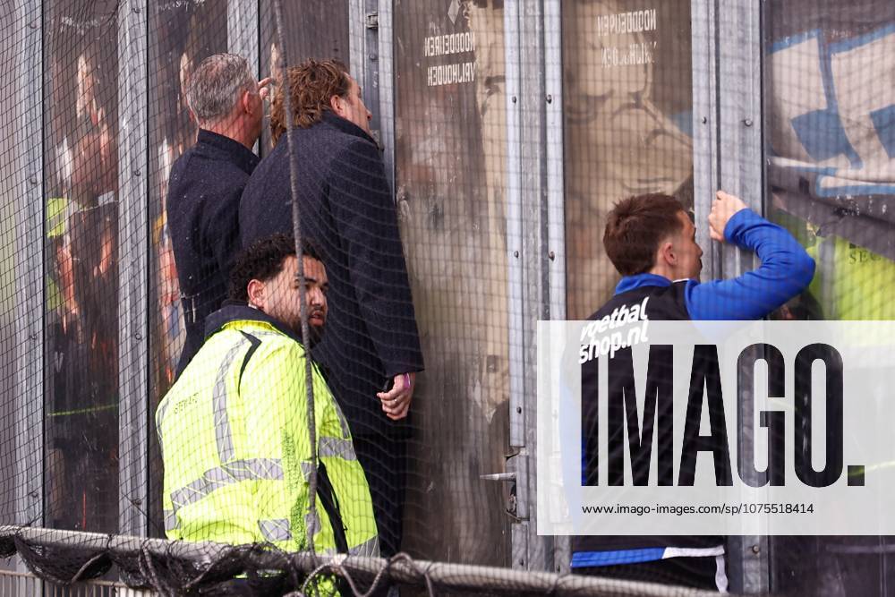 , Stadium De Adelaarshorst , season 2025 2026 , Dutch Eredivisie football , match between Go Ahead Eagles - PEC Zwolle , picture shows Gerry Hamstra, Joost Broerse, Go Ahead Eagles - PEC x202851982x