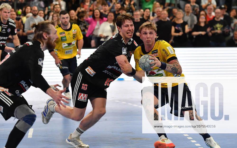 Handball - 1. Bundesliga DAIKIN HBL - Saison 2025 2026 - 27. Spieltag: HC Erlangen Metropolregion Nürnberg HCE - Rhein-Neckar Löwen - OGo - - Florian Scheerer (10, HC Erlangen HCE ) Edwin Aspenbäck (78, Rhein Neckar Löwen )
