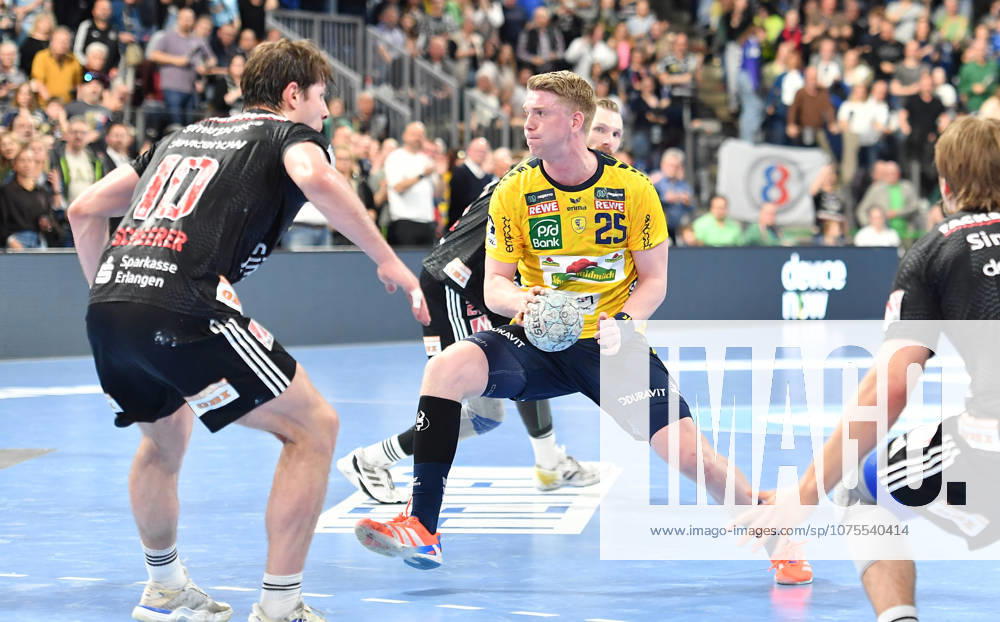 Handball - 1. Bundesliga DAIKIN HBL - Saison 2025 2026 - 27. Spieltag: HC Erlangen Metropolregion Nürnberg HCE - Rhein-Neckar Löwen - OGo - - Florian Scheerer (10, HC Erlangen HCE ) Haukur Thrastarson (25, Rhein Neckar Löwen )