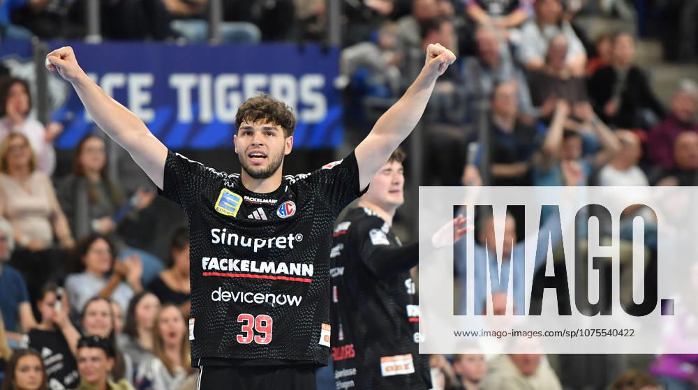 Handball - 1. Bundesliga DAIKIN HBL - Saison 2025 2026 - 27. Spieltag: HC Erlangen Metropolregion Nürnberg HCE - Rhein-Neckar Löwen - OGo - - Tobias Buck (39, HC Erlangen HCE ) Jubel Freude