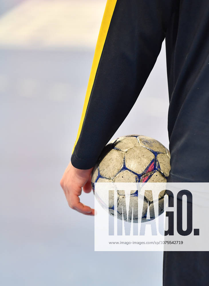 Handball - 1. Bundesliga DAIKIN HBL - Saison 2025 2026 - 27. Spieltag: HC Erlangen Metropolregion Nürnberg HCE - Rhein-Neckar Löwen - OGo - - Symbolbild Symbolfoto Feature Impression Trainingsball Ball Spielball