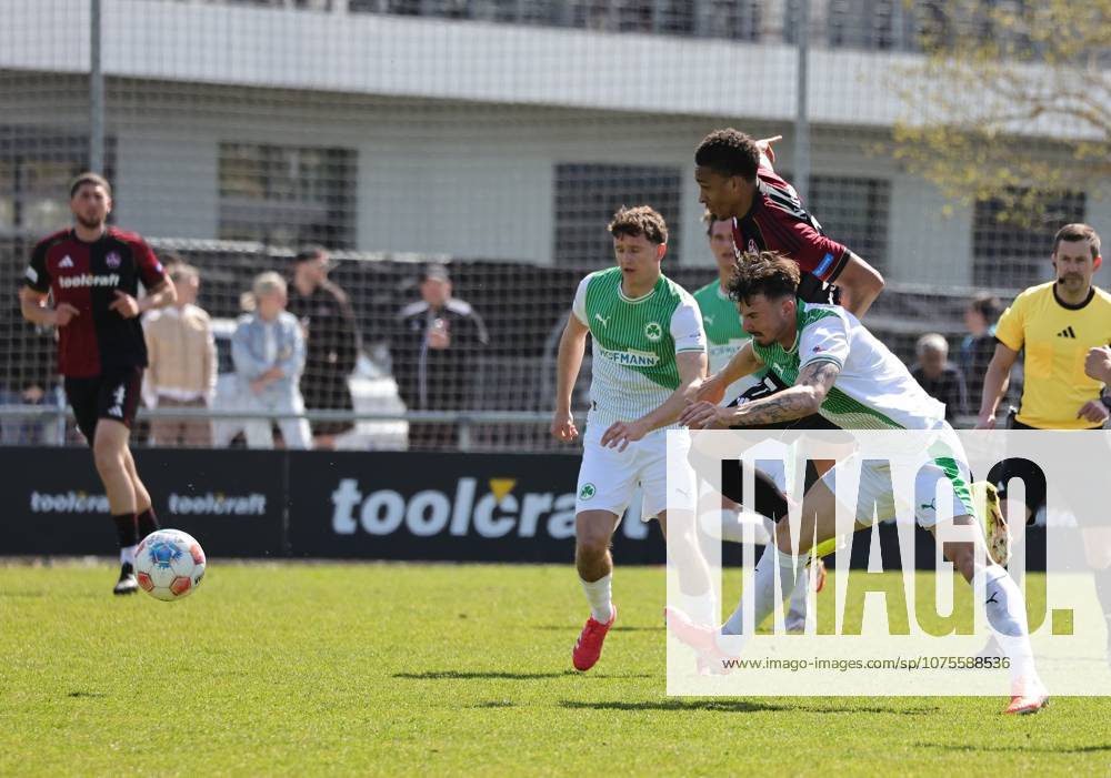 Fussball - Saison 2025 2026 - Regionalliga Bayern - 27. Spieltag: 1. FC Nürnberg FCN II ( Club ) - SpVgg Greuther Fürth II (Kleeblatt U23 ) - DaMa - - Noah König Koenig (4, SpVgg Greuther Fürth II ) Noah Maboulou (37, 1. FC Nürnberg FCN II )