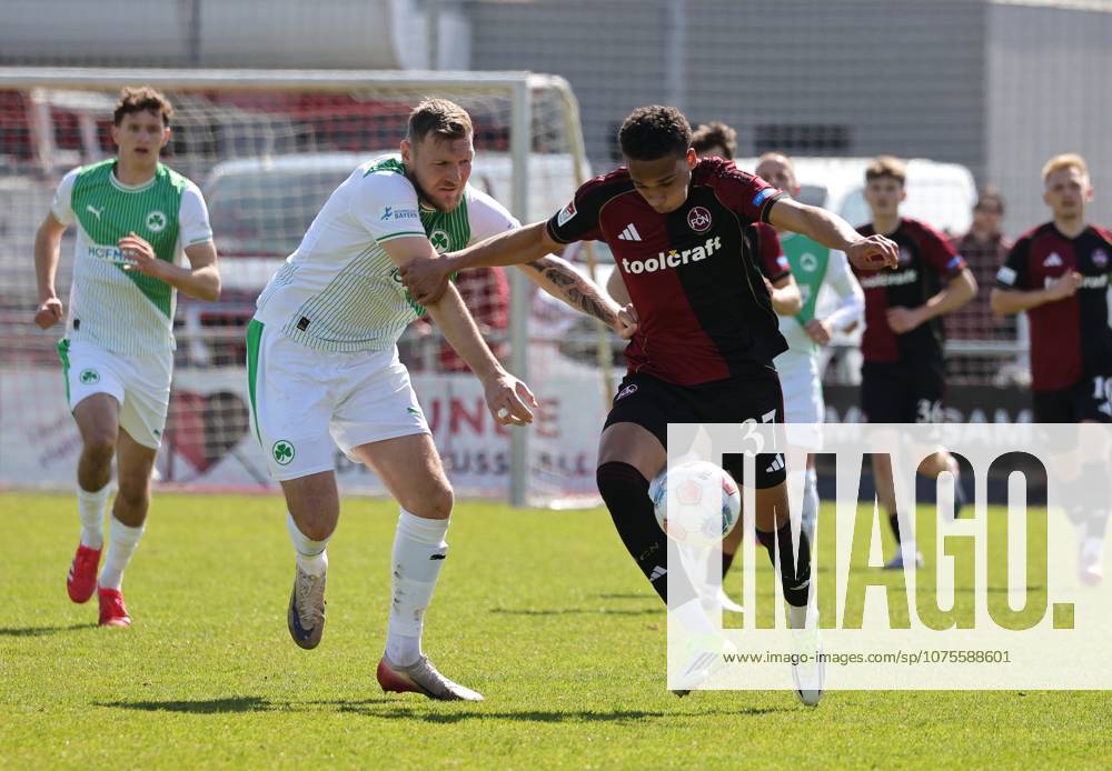 Fussball - Saison 2025 2026 - Regionalliga Bayern - 27. Spieltag: 1. FC Nürnberg FCN II ( Club ) - SpVgg Greuther Fürth II (Kleeblatt U23 ) - DaMa - - Yannick Scholz (14, SpVgg Greuther Fürth II ) Noah Maboulou (37, 1. FC Nürnberg FCN II )