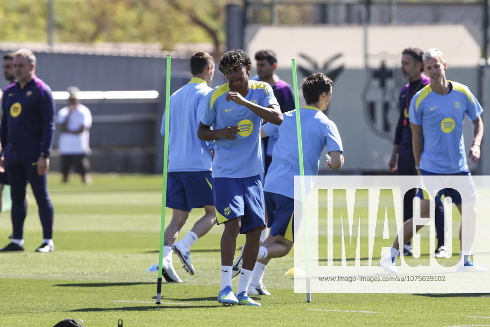 Lamine Yamal during the training day of FC Barcelona, Barca ahead UEFA Champions League 2025 26, Quarter-finals First Leg, football match against Atletico de Madrid at Ciutat Esportiva Joan Gamper on April 07, 2026 in Sant Joan Despi, Barcelona, Spain. Sant Joan Despi SPAIN - ZUMAa181 20260407_zaa_a181_008