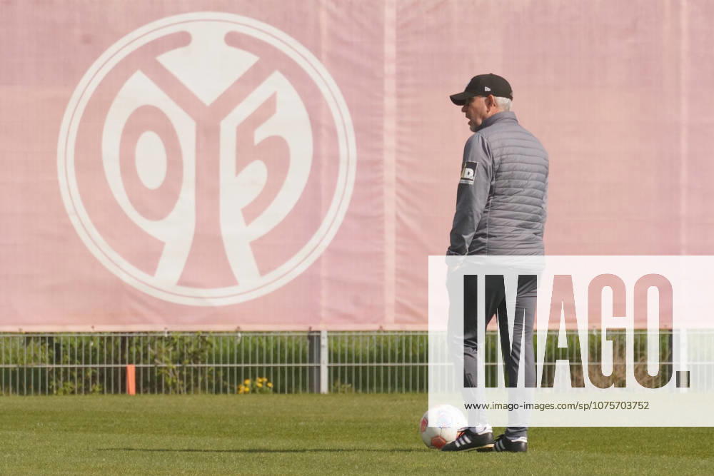 URS FISCHER TRAINING 1.FSV MAINZ 05 MAINZ