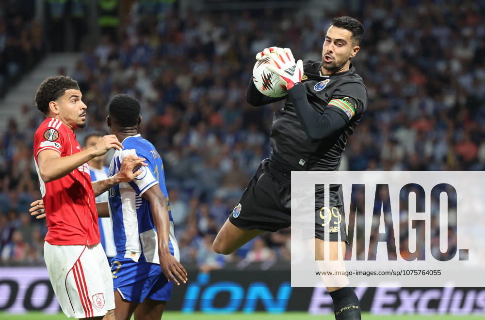 POR: Porto v Nottingham Forest, Europa League, 9 April 2026 Morgan Gibbs-White of Nottingham Forest and Diogo Costa of FC Portoin action during the UEFA Europe League,Quartet finals 1st leg between Porto FC and Nottingham Forest FC at Stadium of Dragao on April 9,2026 in Porto (Portugal) (Photo by Luis de la Mata SportPix Sipa USA) Porto As Antas Porto Portugal