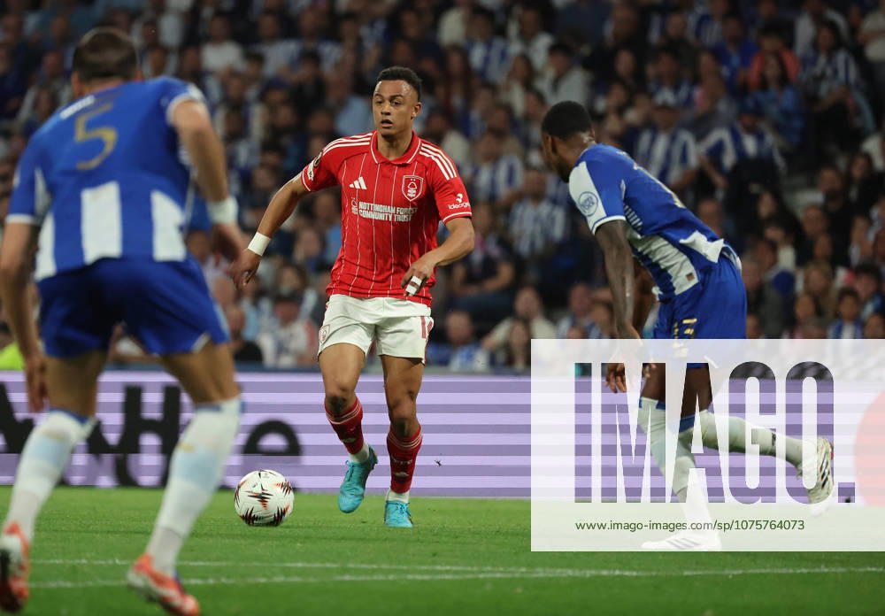 POR: Porto v Nottingham Forest, Europa League, 9 April 2026 Dan Ndoye of Nottingham Forest n action during the UEFA Europe League,Quartet finals 1st leg between Porto FC and Nottingham Forest FC at Stadium of Dragao on April 9,2026 in Porto (Portugal) (Photo by Luis de la Mata SportPix Sipa USA) Porto As Antas Porto Portugal