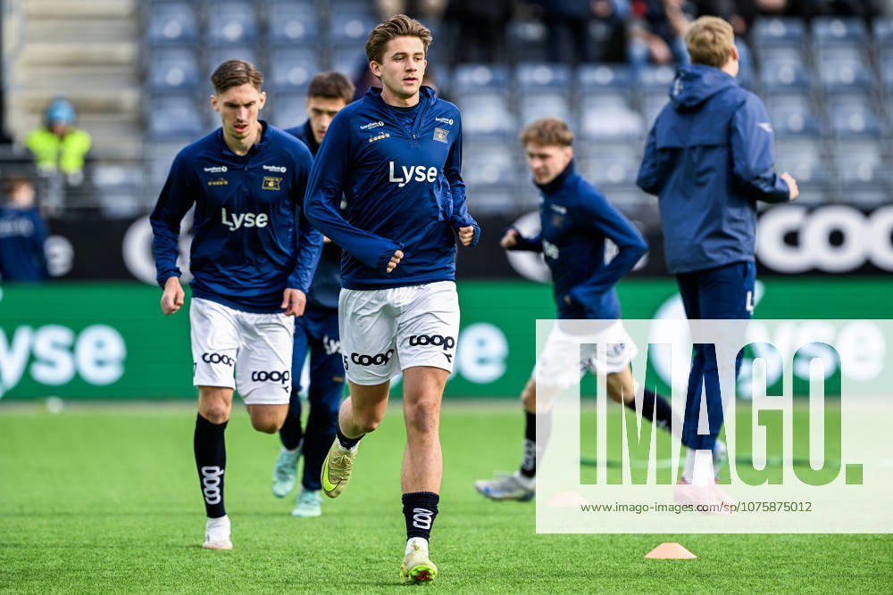 Eliteserien in football 2026 Viking Bodo Glimt Stavanger 20260411 Vikings Henrik Heggheim warms up before the elite series football match between Viking and Bodo Glimt at Lyse Arena in Stavanger Photo Carina Johansen NTB Stavanger Norway RESTRICTED USE FOR BETTING COMPANIES