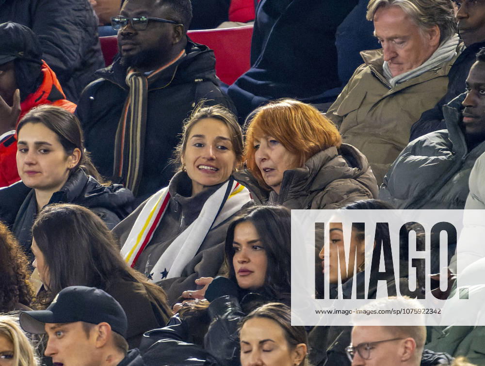 Fussball Freundschafts-Länderspiele 2.Spieltag, Deutschland - Ghana, in der MHP-Arena Stuttgart (Deutschland). oben: Lena, Frau von Trainer Julian Nagelsmann (Deutschland), neben Burgi Nagelsmann, der Mutter von Trainer Julian Nagelsmann (Deutschland), mitte: Luisa Tah, Frau von Jonathan Tah (Deutschland),