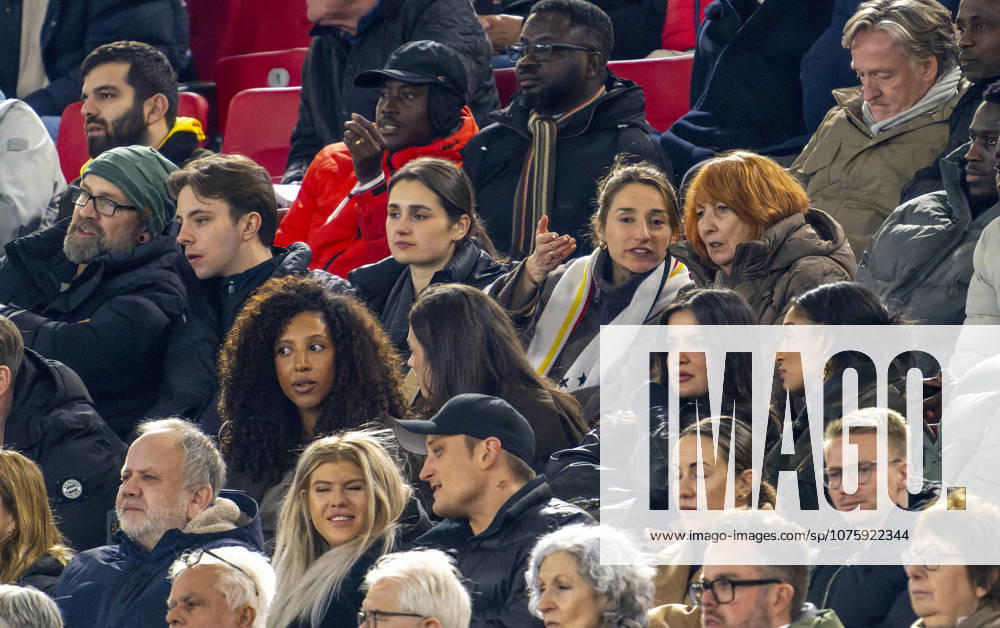Fussball Freundschafts-Länderspiele 2.Spieltag, Deutschland - Ghana, in der MHP-Arena Stuttgart (Deutschland). oben: Lena, Frau von Trainer Julian Nagelsmann (Deutschland), neben Burgi Nagelsmann, der Mutter von Trainer Julian Nagelsmann (Deutschland), mitte: Luisa Tah, Frau von Jonathan Tah (Deutschland), Tanja Undav (2.v.li) die Frau von Deniz Undav (Deutschland).