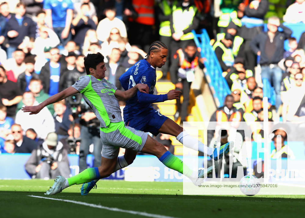 12th April 2026; Stamford Bridge, Chelsea, London, England: Premier League Football, Chelsea versus Manchester City; Joao Pedro of Chelsea takes a shot on goal past Abdukodir Khusanov of Manchester City JPxFletcher