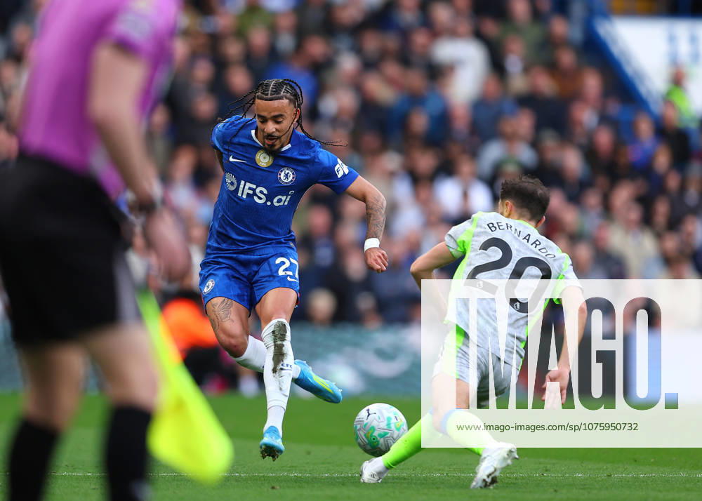 12th April 2026; Stamford Bridge, Chelsea, London, England: Premier League Football, Chelsea versus Manchester City; Malo Gusto of Chelsea under pressure from Bernardo Silva of Manchester City JPxFletcher