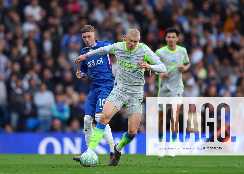 12th April 2026; Stamford Bridge, Chelsea, London, England: Premier League Football, Chelsea versus Manchester City; Erling Haaland of Manchester City under pressure from Cole Palmer of Chelsea JPxFletcher