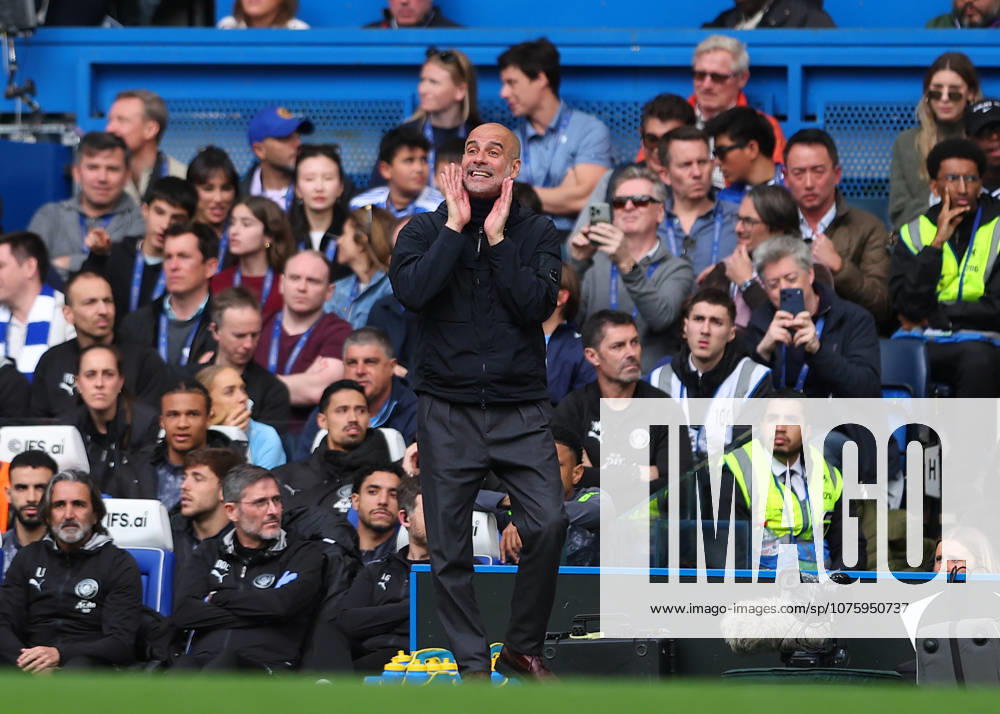 12th April 2026; Stamford Bridge, Chelsea, London, England: Premier League Football, Chelsea versus Manchester City; Manchester City manager Pep Guardiola shouting instructions to his players from the touchline JPxFletcher