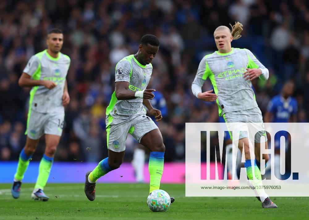 12th April 2026; Stamford Bridge, Chelsea, London, England: Premier League Football, Chelsea versus Manchester City; Marc Guehi of Manchester City on the ball JPxFletcher