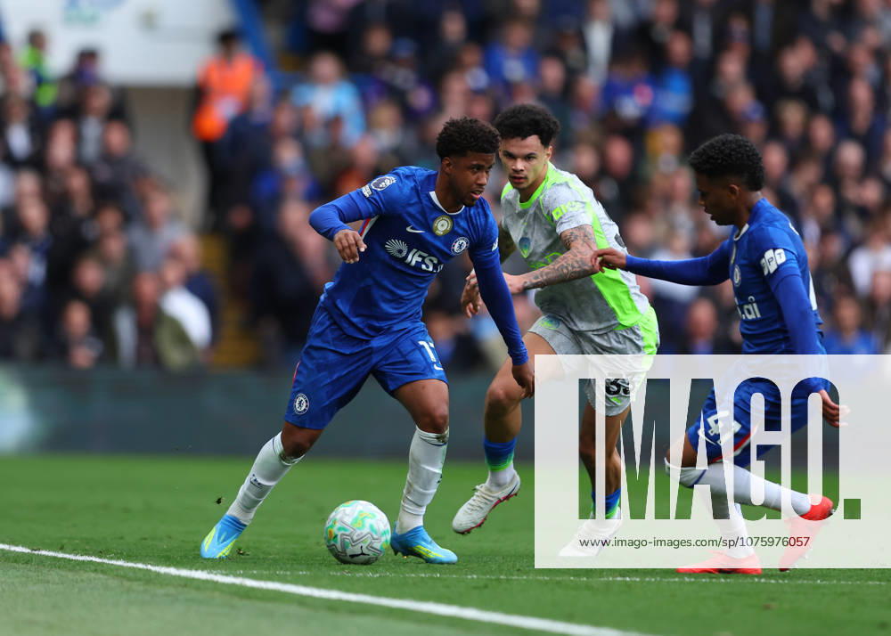 12th April 2026; Stamford Bridge, Chelsea, London, England: Premier League Football, Chelsea versus Manchester City; Andrey Santos of Chelsea under pressure from Nico O Reilly of Manchester City JPxFletcher