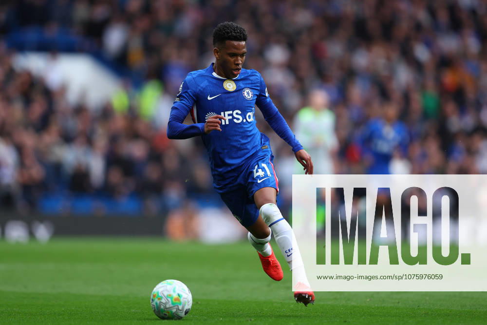 12th April 2026; Stamford Bridge, Chelsea, London, England: Premier League Football, Chelsea versus Manchester City; Estevao of Chelsea on the ball JPxFletcher