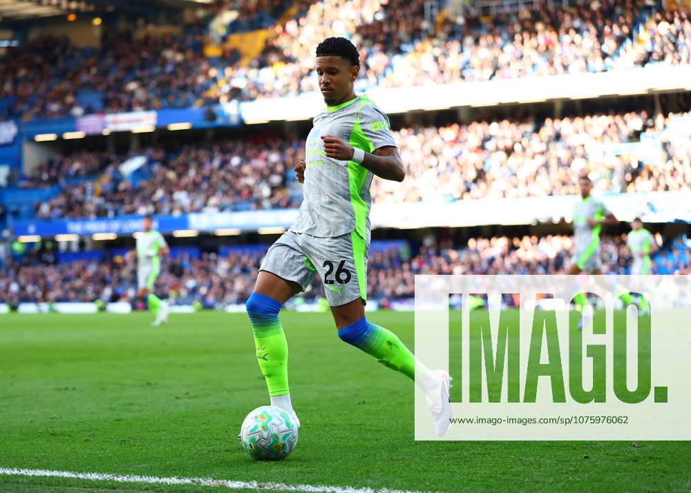 12th April 2026; Stamford Bridge, Chelsea, London, England: Premier League Football, Chelsea versus Manchester City; Savinho of Manchester City on the ball JPxFletcher