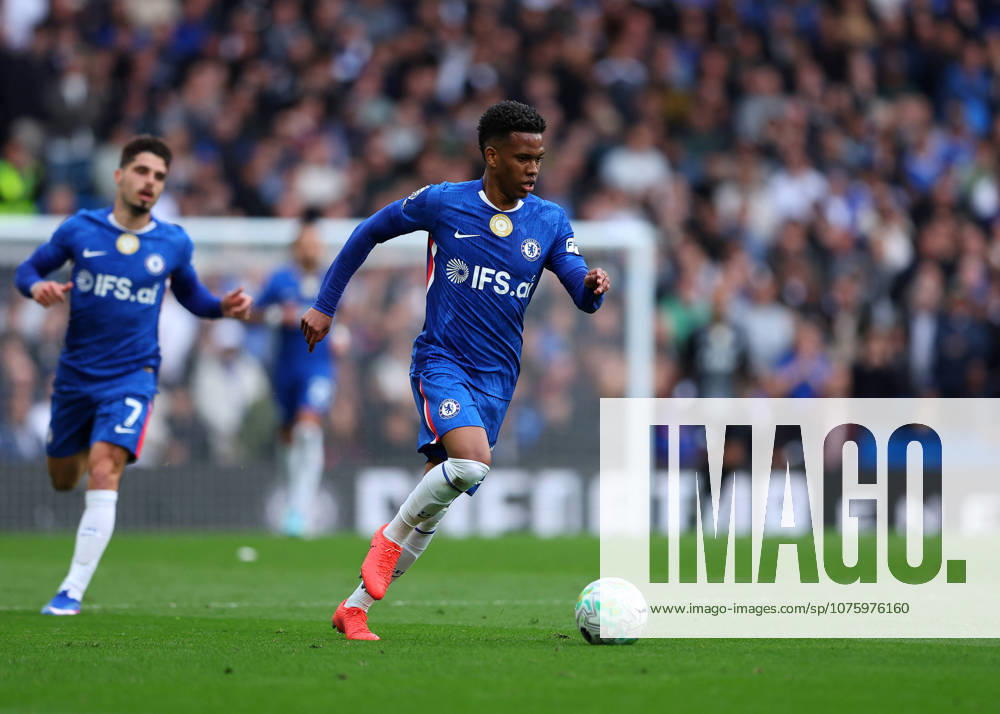 12th April 2026; Stamford Bridge, Chelsea, London, England: Premier League Football, Chelsea versus Manchester City; Estevao of Chelsea on the ball JPxFletcher