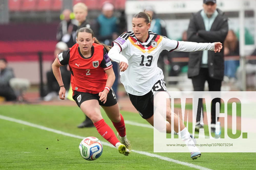 Carlotta Wamser (Deutschland) zieht an Chiara D Angelo (Österreich) vorbei - Nürnberg 14.04.2026: Deutschland vs. Österreich, Max-Morlock-Stadion, Womens WM Qualifikation