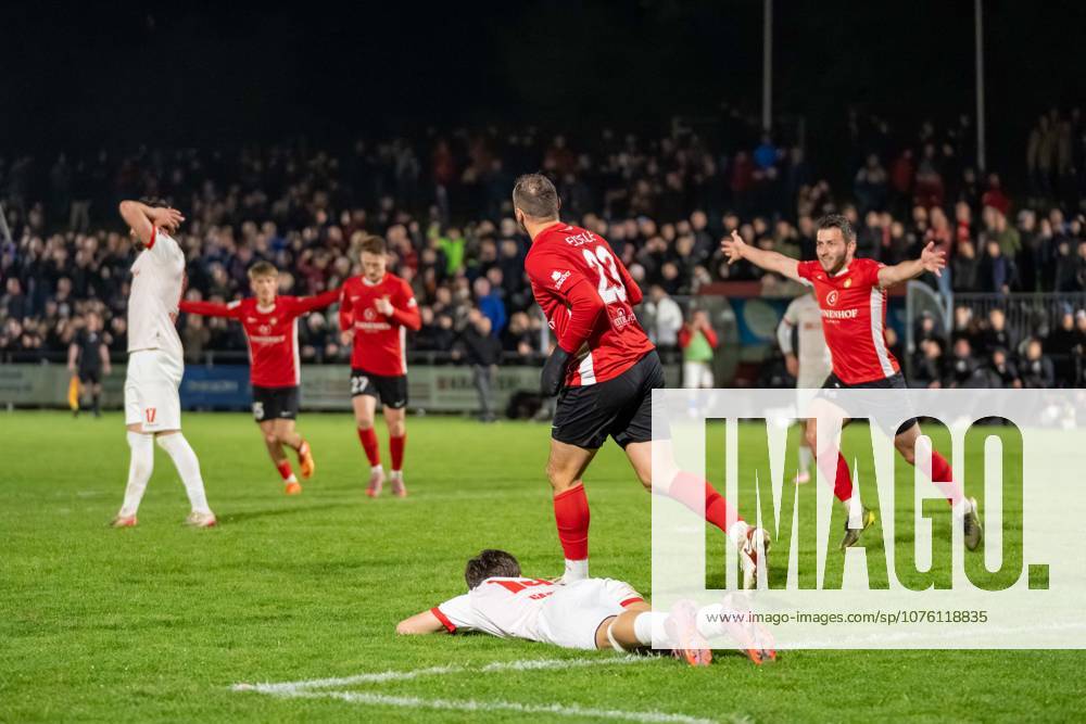 Fabian Eisele (SG Sonnenhof Großaspach, 23) jubelt nach dem Treffer zum 0:1 mit Marius Kunde (SG Sonnenhof Großaspach, 16), TSG Backnang 1919 vs. SG Sonnenhof Großaspach, Fussball, WFV-Pokal, Halbfinale, 14.04.2026 Backnang Baden-Wuerttemberg Deutschland