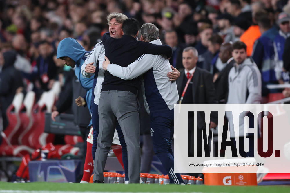London, England, 15th April 2026. Mikel Arteta manager of Arsenal celebrates with his coaching staff at full time during the Arsenal vs Sporting Lisbon UEFA Champions League quarter final 2nd leg match at the Emirates Stadium, London. Picture credit should read: David Klein Sportimage . SPI_069_DK_Arsenal_Sporting_Lisbon SPI-4686-0069