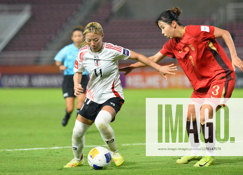 (260416) -- PATHUM THANI, April 16, 2026 -- Li Ke (R) of China and Tago Natsumi of Japan compete during the semifinal stage of the 2026 AFC U20 Women s Asian Cup in Pathum Thani, Thailand, April 15, 2026. ) (SP)-THAILAND-PATHUM THANI-FOOTBALL-AFC U20 WOMEN S ASIAN CUP-CHINA VS JAPAN RachenxSageamsak