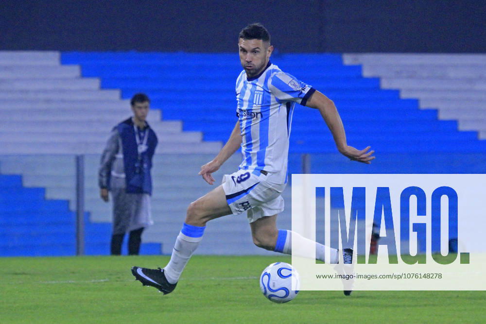 15th April 2026; Presidente Peron Stadium, Buenos Aires, Argentina; Copa Sudamericana Football Racing versus Botafogo; Adrian Martinez of Racing runs with the ball PoolxPelaezxBurga DiaEsportivo