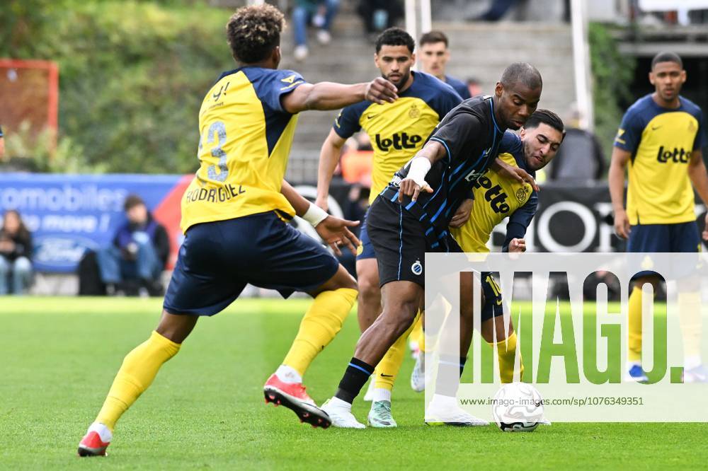 Club s Raphael Onyedika and Union s Kevin Rodriguez pictured in action during a soccer match between Royale Union Saint-Gilloise and Club Brugge, Sunday 19 April 2026 in Brussels, on the third day of the Champion s Play-offs (PO1) of the 2025-2026 Jupiler Pro League first division of the Belgian championship. JILLxDELSAUX x171355193x