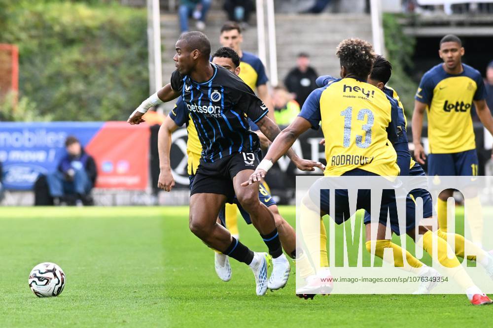 Club s Raphael Onyedika and Union s Kevin Rodriguez pictured in action during a soccer match between Royale Union Saint-Gilloise and Club Brugge, Sunday 19 April 2026 in Brussels, on the third day of the Champion s Play-offs (PO1) of the 2025-2026 Jupiler Pro League first division of the Belgian championship. JILLxDELSAUX x171355198x