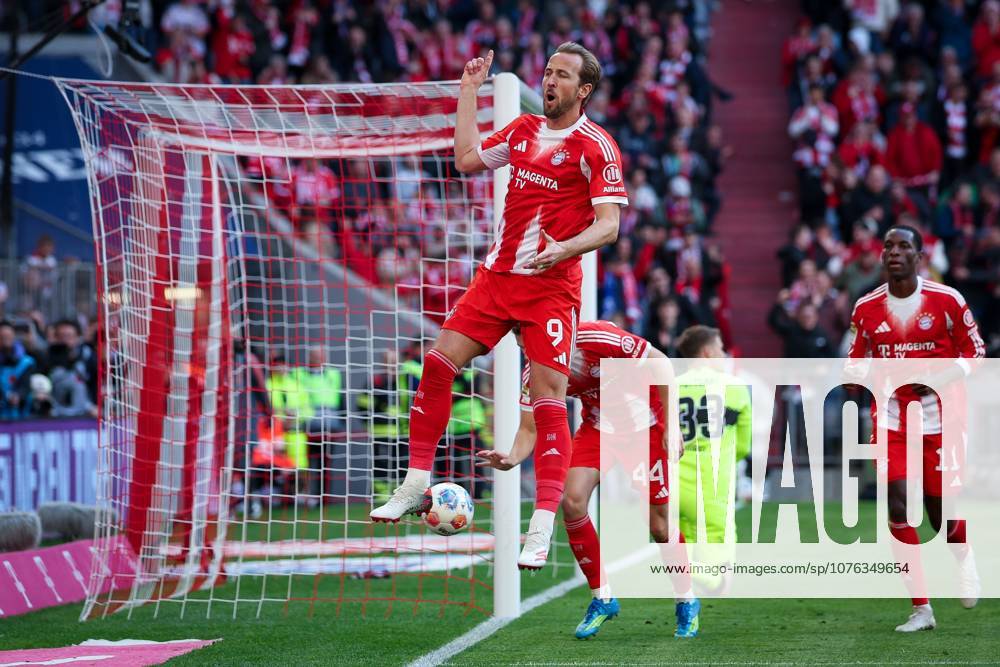 Jubel von Harry Kane 9 (FC Bayern Muenchen) nach seinem Tor zum 4:1, Emotion, Freude, FC Bayern Muenchen vs. VfB Stuttgart, Fussball, Maenner, Bundesliga, Saison 2025 2026, Rueckrunde, 30. Spieltag, 19.04.2026 DFB regulations prohibit any use of photographs as image sequences and or quasi-video Muenchen Bayern Deutschland