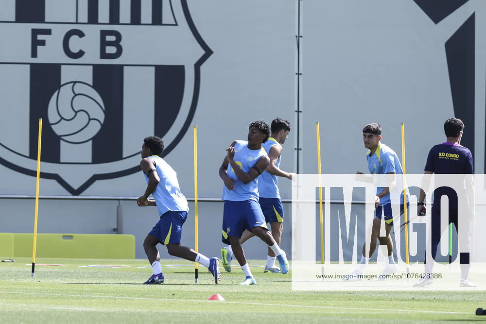 Lamine Yamal during the training day of FC Barcelona, Barca ahead the Spanish League, Laliga EA Sports, football match against RC Celta at Ciudad Esportiva Joan Gamper on April 21, 2026 in Sant Joan Despi, Barcelona, Spain. FC Barcelona Training And press conference, PK, Pressekonferenz - LaLiga EA Sports - ZUMAa181 20260421_zaa_a181_005