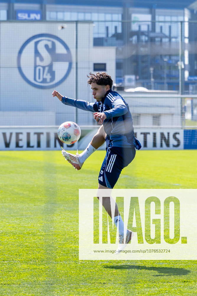 Fussball, Training des FC Schalke 04. Soufiane El-Faouzi (FC Schalke 04). Gelsenkirchen Trainingsgelände FC Schalke 04 NRW Deutschland xRHR-FOTO YYx