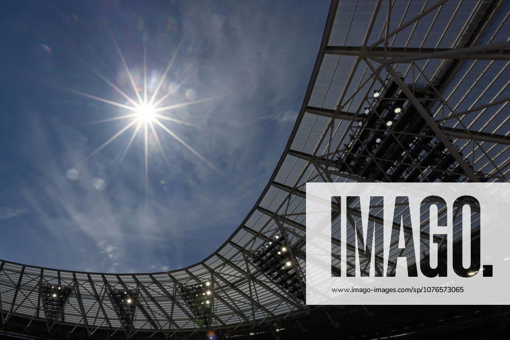 West Ham United v Everton, Premier League, Football, London Stadium, London, UK - 25 Apr 2026 General view. Sunshine and blue sky over the roof of The London Stadium London London Stadium Stratford GBR, UK NEWSPAPERS OUT
