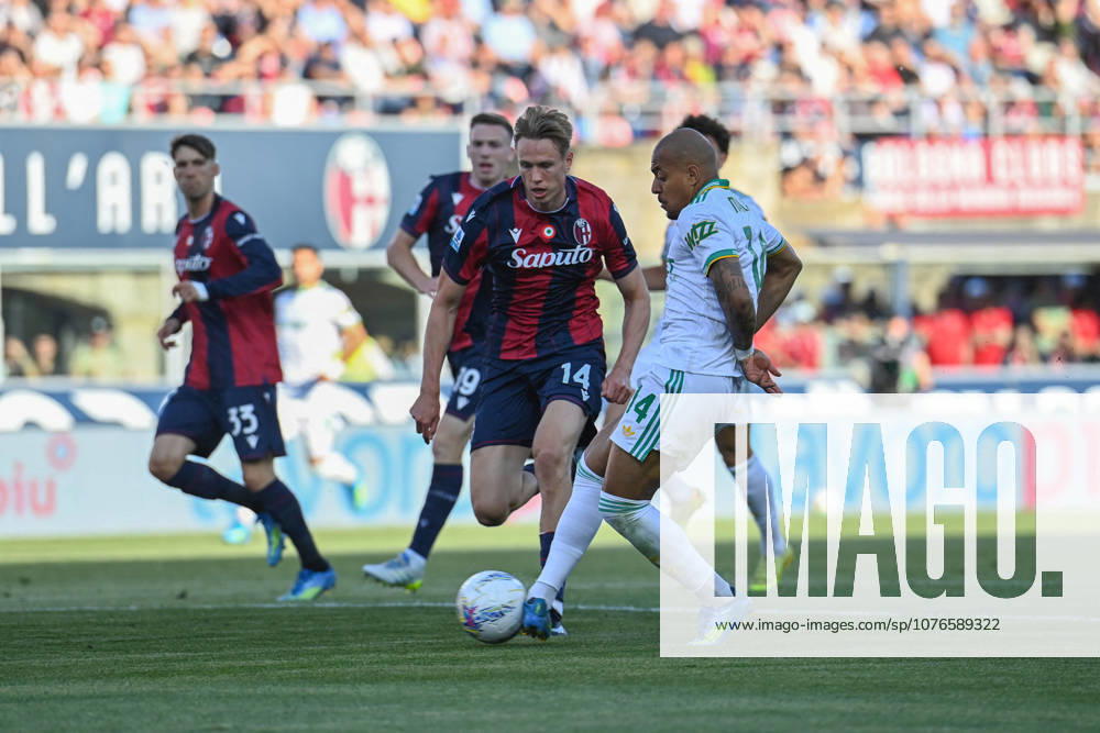 CALCIO - Serie A - Bologna FC vs AS Roma Malen Donyell (As Roma) scoaring a goal during Bologna FC vs AS Roma, Italian soccer Serie A match in Bologna, Italy, April 25 2026 Bologna Italy