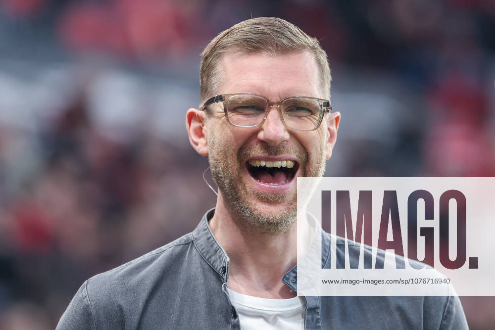 Fußball DFB Pokal - Bayer 04 Leverkusen - FC Bayern München am 22.04.2026 in der BayArena in Leverkusen TV Experte Per Mertesacker lacht lächelt