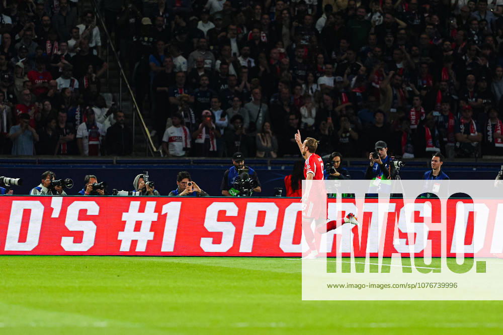 Torjubel nach Tor zum 0:1 per Elfmeter Strafstoss Harry Kane (FC Bayern München, 09) FRA, Paris St. Germain vs. FC Bayern München, Fussball, UEFA Champions League, Halbfinale, Spielzeit 2025 2026, 28.04.2026 FRA, Paris St. Germain vs. FC Bayern München, Fussball, UEFA Champions League, Halbfinale, Spielzeit 2025 2026, 28.04.2026 Paris
