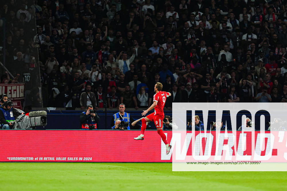 Torjubel nach Tor zum 0:1 per Elfmeter Strafstoss Harry Kane (FC Bayern München, 09) FRA, Paris St. Germain vs. FC Bayern München, Fussball, UEFA Champions League, Halbfinale, Spielzeit 2025 2026, 28.04.2026 FRA, Paris St. Germain vs. FC Bayern München, Fussball, UEFA Champions League, Halbfinale, Spielzeit 2025 2026, 28.04.2026 Paris