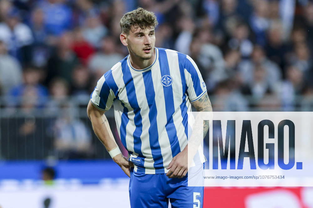 Matej Maglica (SV Darmstadt 98) schaut, 2. Bundesliga, SV Darmstadt 98 v SV 07 Elversberg, Merck-Stadion am Böllenfalltor am 25. April 2026 in Darmstadt, Deutschland. (Foto von Marco Steinbrenner DeFodi Images) Matej Maglica (SV Darmstadt 98) looks on, 2. Bundesliga, SV Darmstadt 98 v SV 07 Elversberg, Merck-Stadion am Böllenfalltor, April 25, 2026 in Darmstadt, Germany. (Photo by Marco Steinbrenner DeFodi Images) -