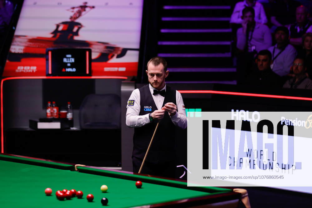 Mark Allen of Northern Ireland chalks the cue in the Semifinal match against Wu Yize of China on day 14 of Halo World Championship, WM, Weltmeisterschaft 2026 at Crucible Theatre on May 1, 2026 in Sheffield, England.