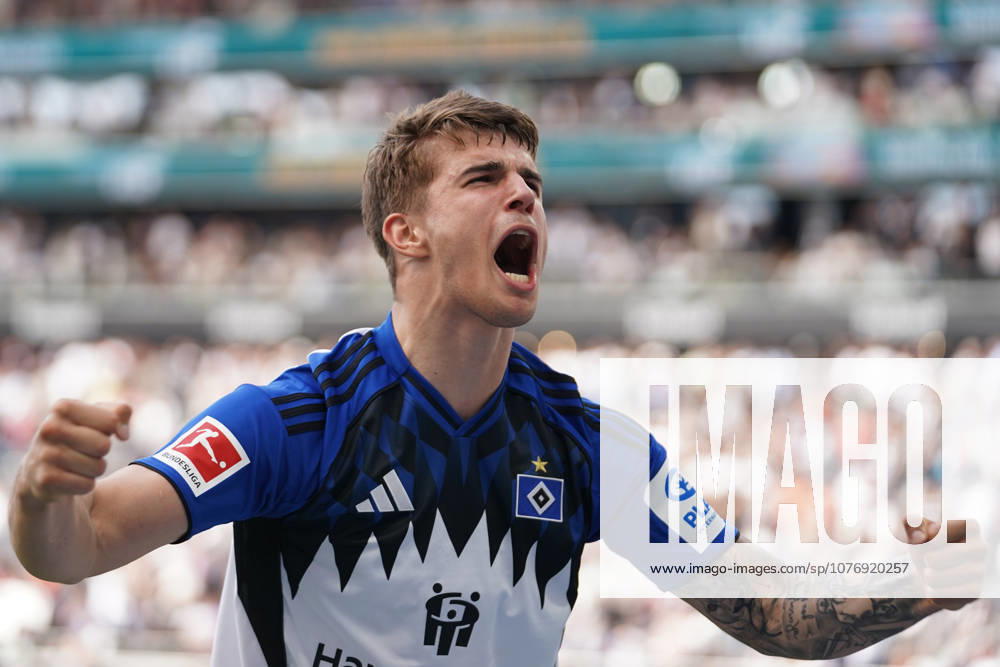 Deutschland: Fußball 1. Liga 2025 2026, 32. Spieltag - Eintracht Frankfurt vs Hamburger SV - Deutsche-Bank-Park (Frankfurt): Luka Vuskovic (HSV,44) Mimik, Gesichtsausdruck, Emotion nach dem Abpfiff