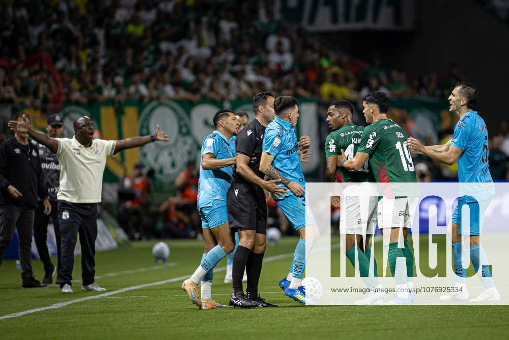 Match between Palmeiras and Santos, valid for the 2026 Brazilian Championship. Sao Paulo (SP), 02 05 2026 - Brasileirao Palmeiras vs Santos - Confusion after the end of the match between Palmeiras and Santos, valid for the 14th round of the Brazilian football championship, at Allianz Parque on the night of Saturday, May 2nd, 2026, Brazil. Credit: William Oliveira PhD Press TheNews2(Foto: Phd Press Thenews2 imago images) SPO