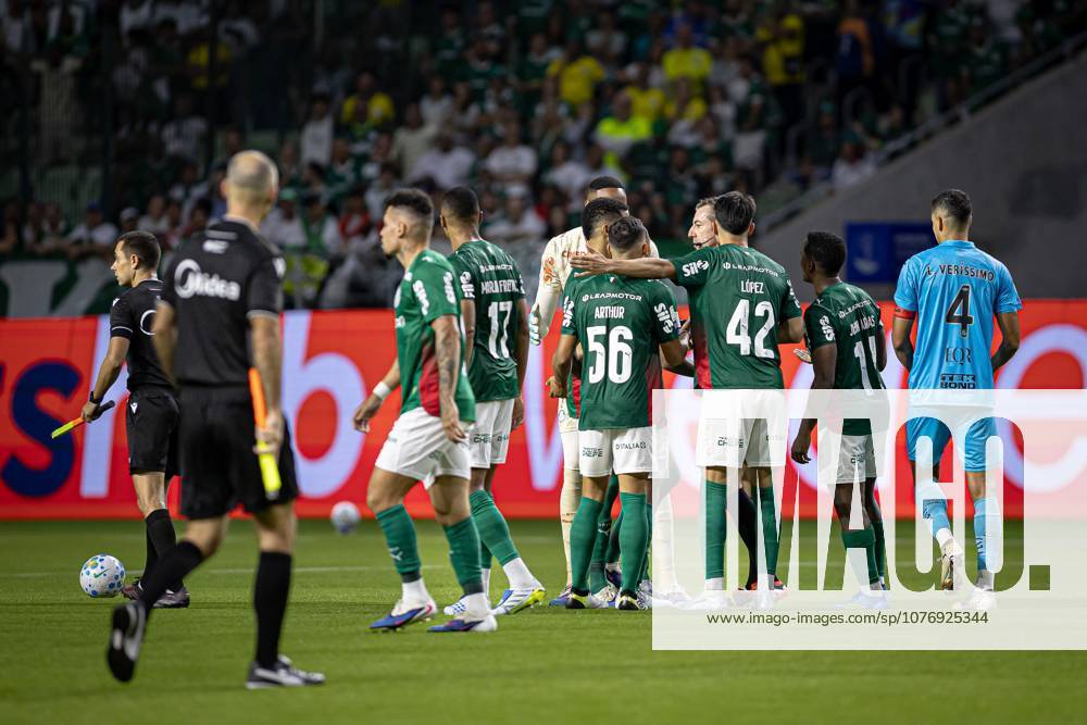 Match between Palmeiras and Santos, valid for the 2026 Brazilian Championship. Sao Paulo (SP), 02 05 2026 - Brasileirao Palmeiras vs Santos - Confusion after the end of the match between Palmeiras and Santos, valid for the 14th round of the Brazilian football championship, at Allianz Parque on the night of Saturday, May 2nd, 2026, Brazil. Credit: William Oliveira PhD Press TheNews2(Foto: Phd Press Thenews2 imago images) SPO