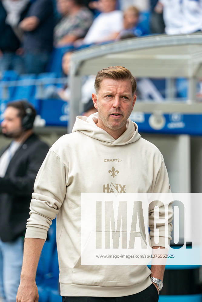 Fussball 2.Bundesliga, Karlsruher SC - SV Darmstadt 98 Trainer Florian Kohfeldt vor dem Spiel in Karlsruhe Karlsruhe