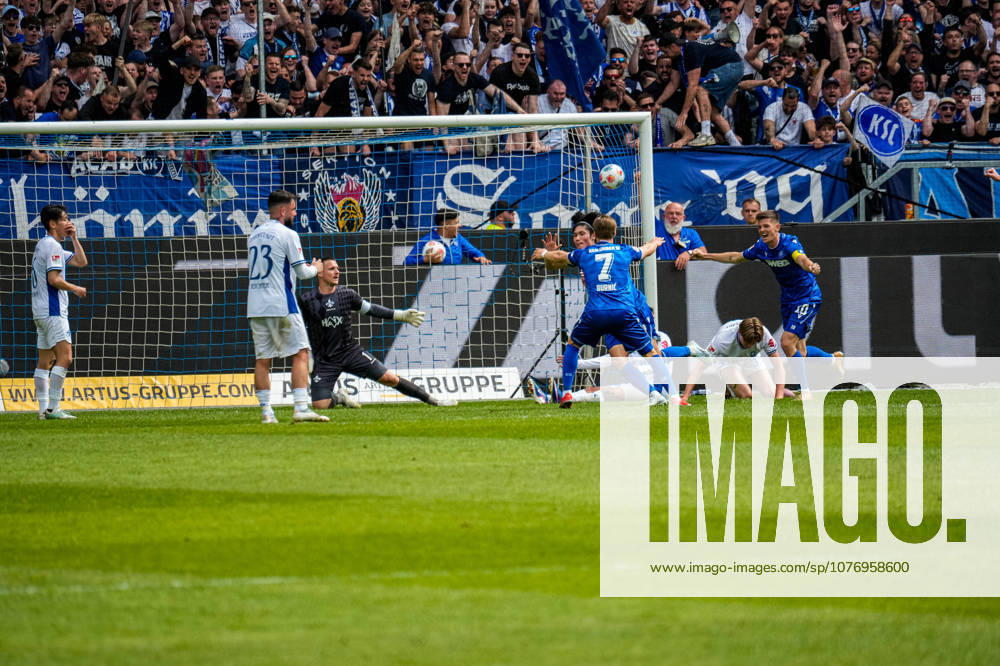 Fussball 2.Bundesliga, Karlsruher SC - SV Darmstadt 98 Shio Fukuda (Karlsruher SC) mit dem 2:1 Führungstreffer Karlsruhe